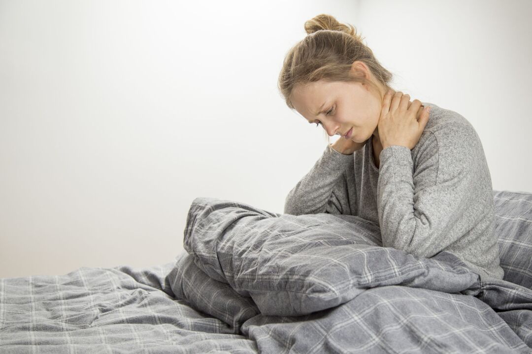 Woman has symptoms of cervical spondylosis